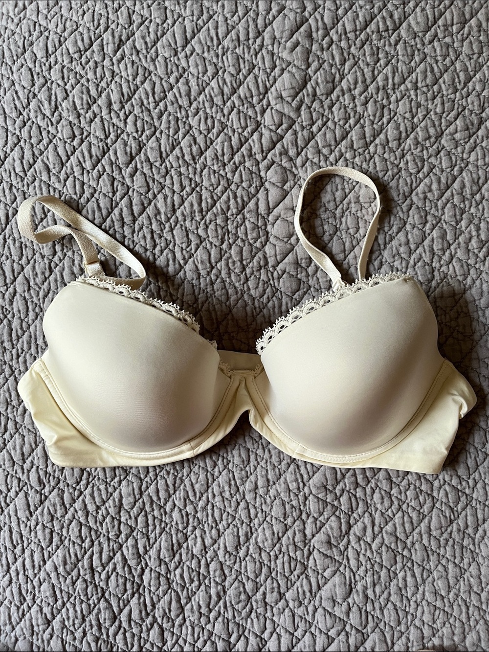 Calvin Klein Cream Colored Lace-Trim padded underwire Bra